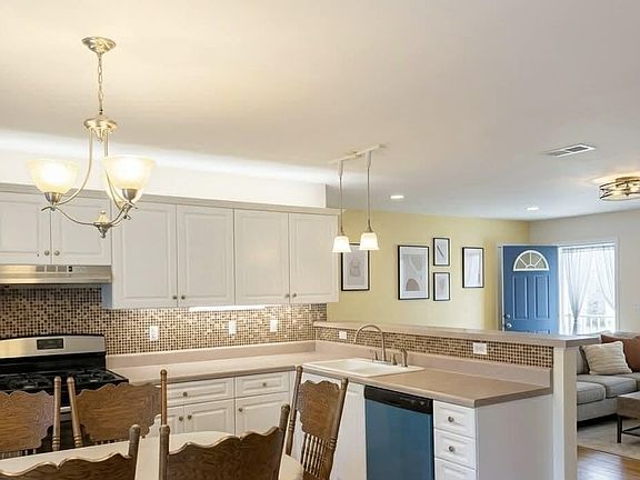 4th image of 609 Shambley Rd