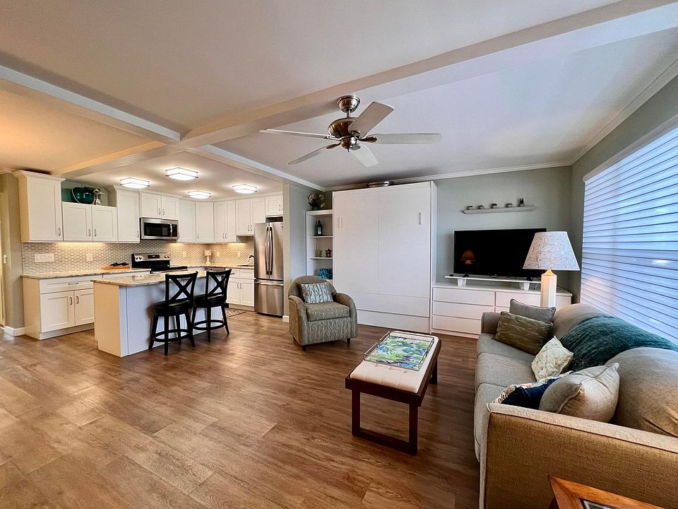 1st image of 207 Greenbrier A
