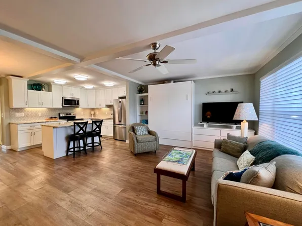 207 Greenbrier A, West Palm Beach, FL 33411