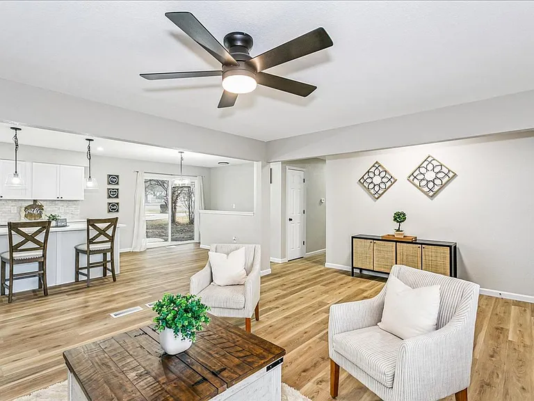 1470 S Hornecker Dr — Photo 4