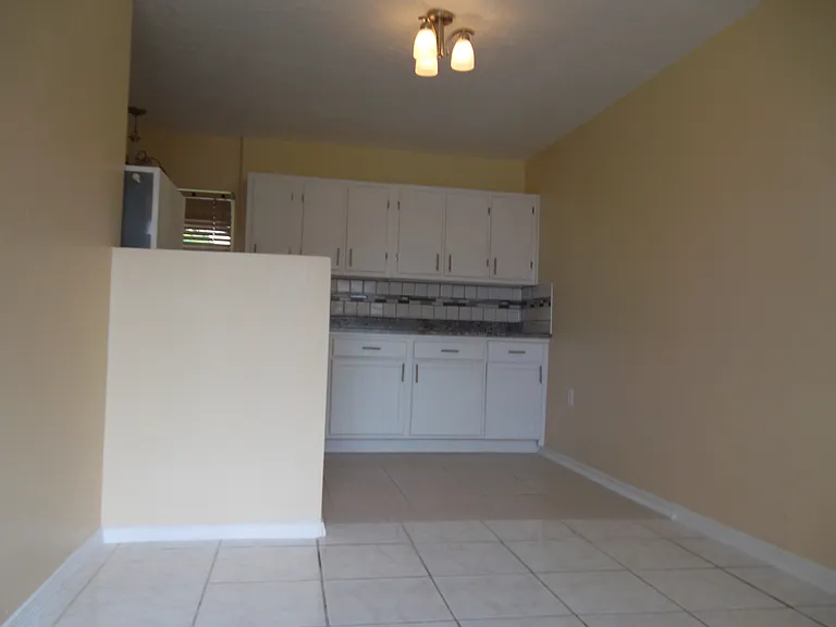 935 Koch St — Photo 2