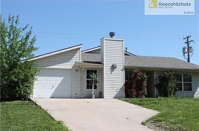 Front unit sits on corner lot. Vinyl siding.