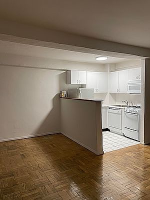 2nd image of 117 E 37th St APT 5C
