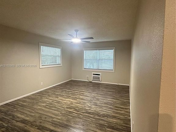 5th image of 1050 E Sample Rd APT 202