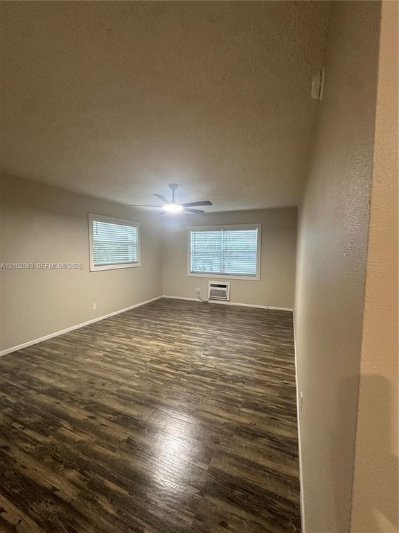 1050 E Sample Rd APT 202, photo 5