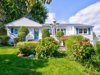 17 Hill Road, Farmingdale, NY, 11735