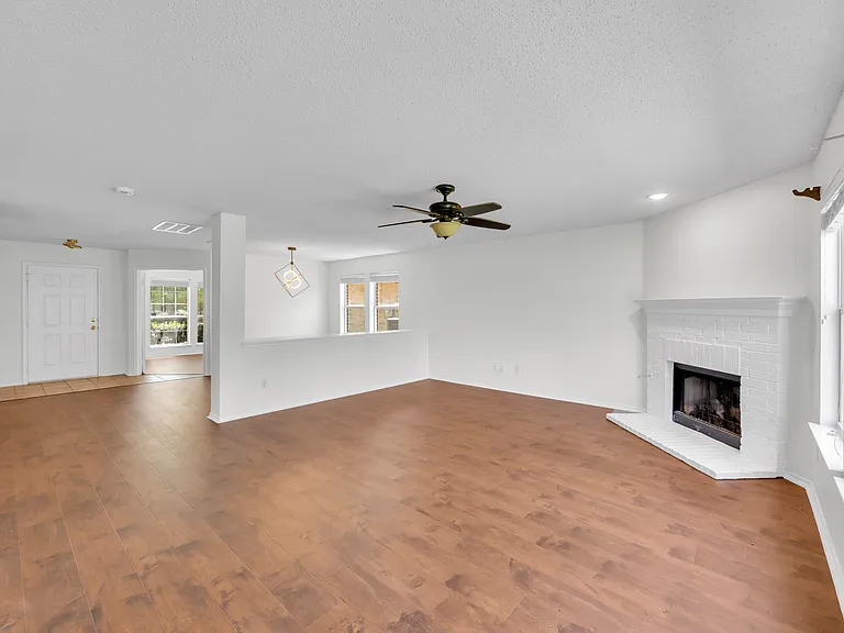 13221 Elmhurst Dr — Photo 12