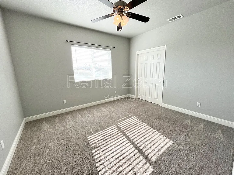 552 Granada Ct — Photo 18