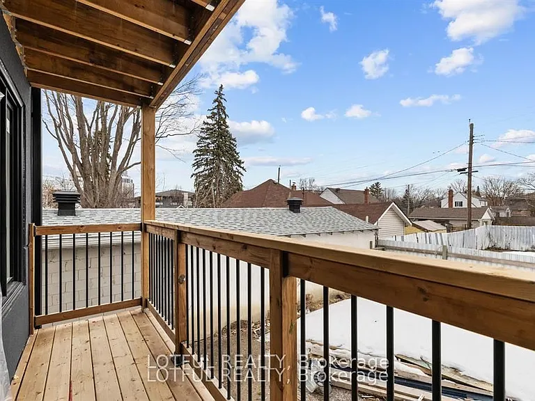 461 Tweedsmuir Ave #B — Photo 11