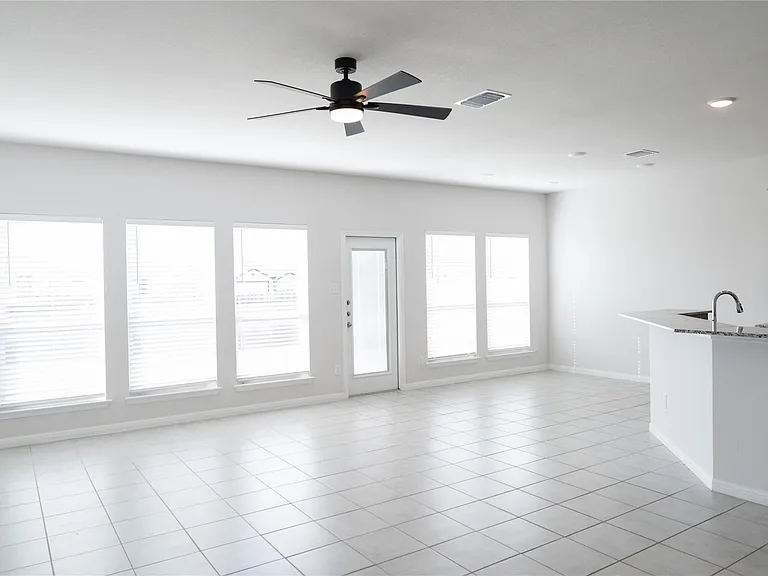 1419 Sideoats Ln — Photo 2