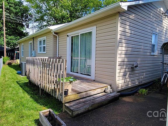 3rd image of 2104 Brown Pl