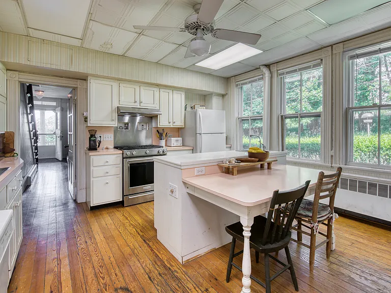 100 Maple Ln — Photo 8