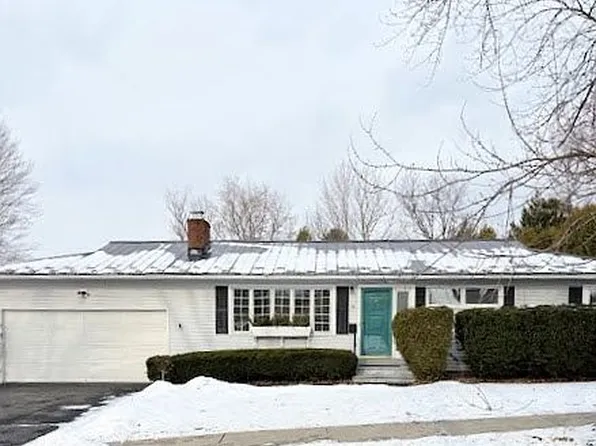 24 Drury Dr, Essex Junction, VT 05452