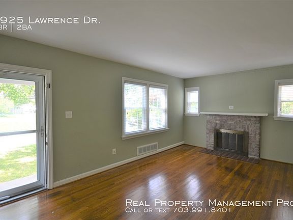 2nd image of 2925 Lawrence Dr
