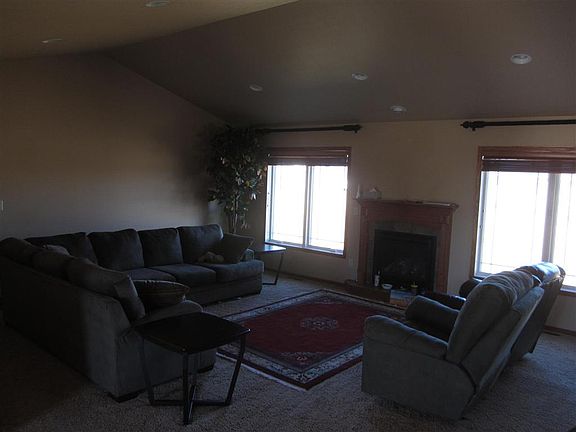 4th image of 2208 Edgewood Dr