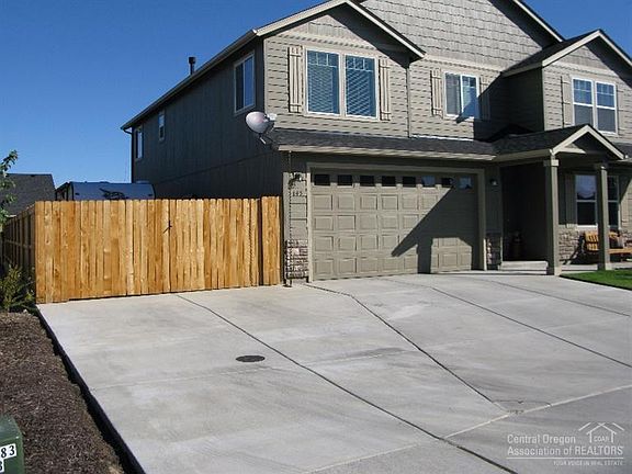 3rd image of 645 NW Green Forest Cir