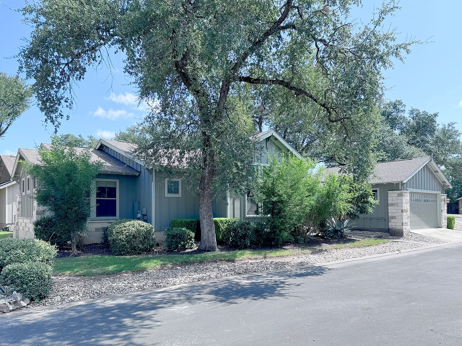 3 bed, 1512 sqft, $2,100 — Photo 2