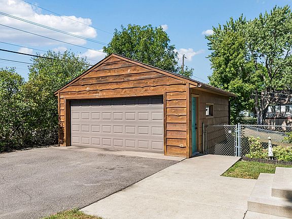 2nd image of 101 49th Ave NE