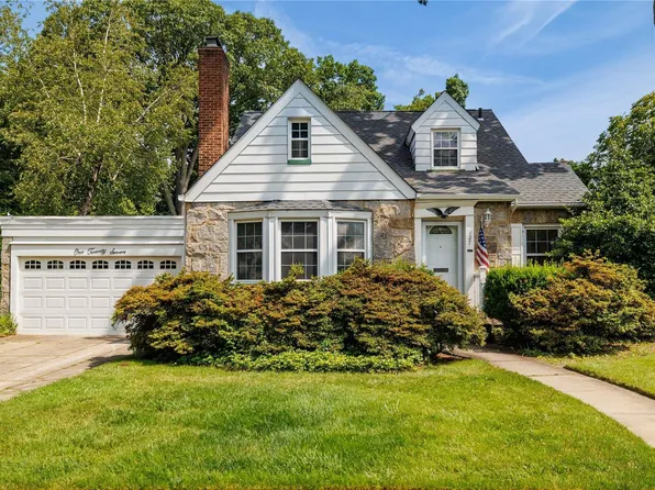 127 Muirfield Road, Rockville Centre, NY 11570