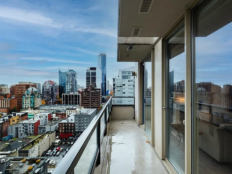 989 Richards St #2101 — Photo 16