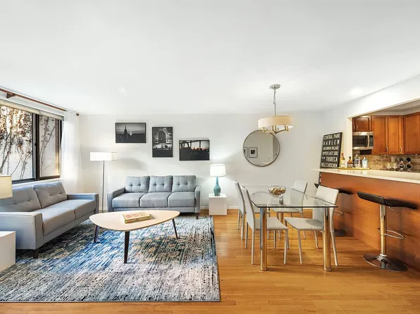 447 W 45th St APT 2A, New York, NY 10036