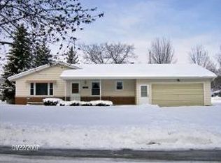 1237 E Circle Dr, Beaver Dam, WI 53916
