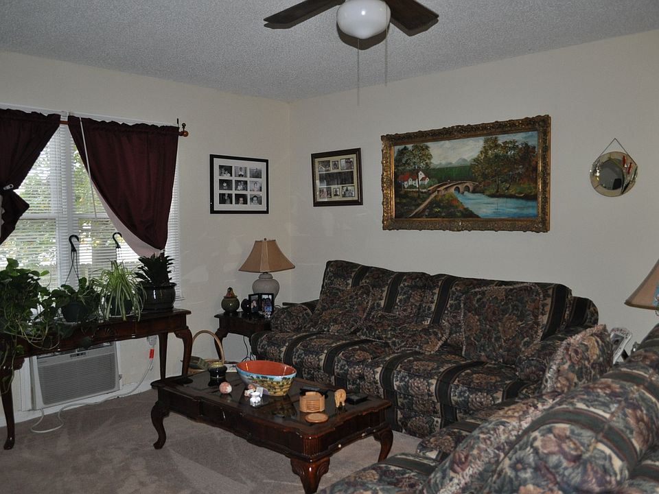 2nd image of 700 Cotton St APT D