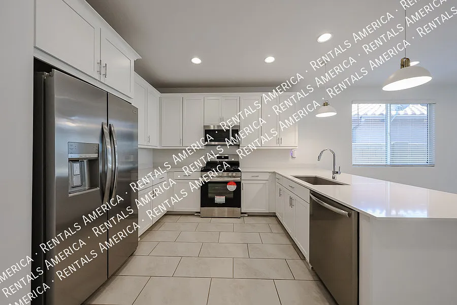 Beautiful Rental Home in a Desirable Location ? 3119 W Dona Rd — Photo 2