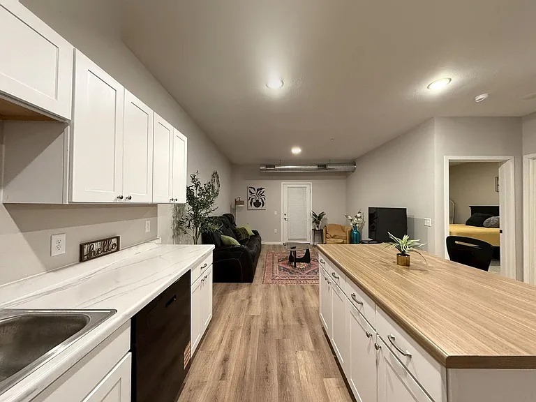South Pointe Apartments — Photo 7