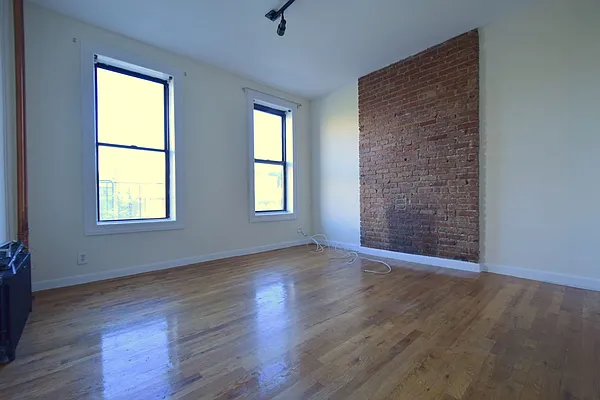 Rented by Uptown Flats LLC | media 7