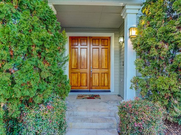 4th image of 821 Coastland Ct