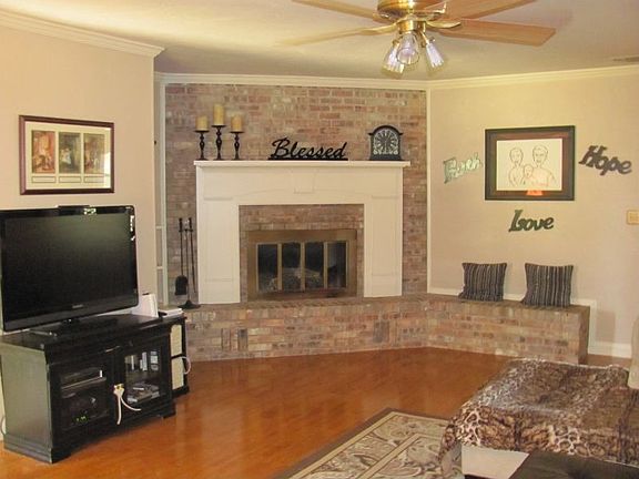 2nd image of 212 Las Lomas Ct