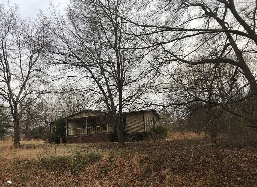 2nd image of 437 Lincoln View Rd