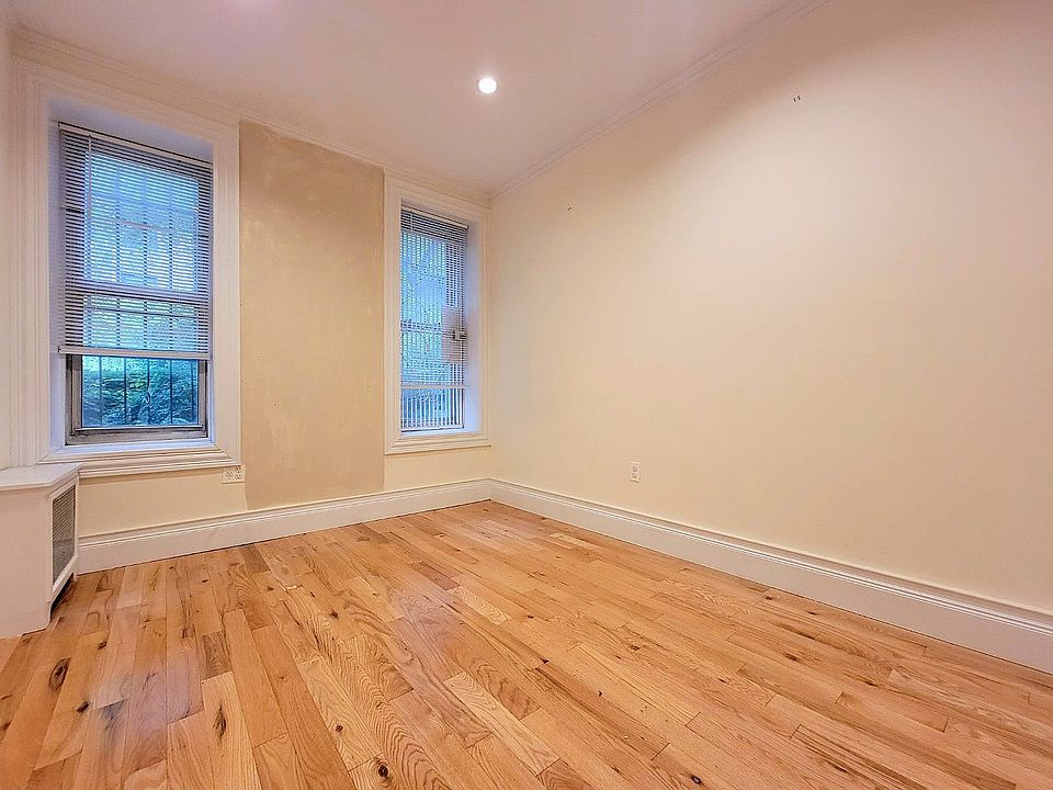 1st image of 408 W 44th St #96