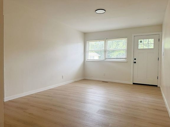 2nd image of 804 N Fairlawn Cir #804