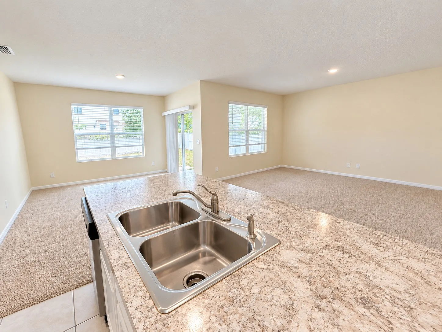 3 bed, 1725 sqft, $2,200 — Photo 3