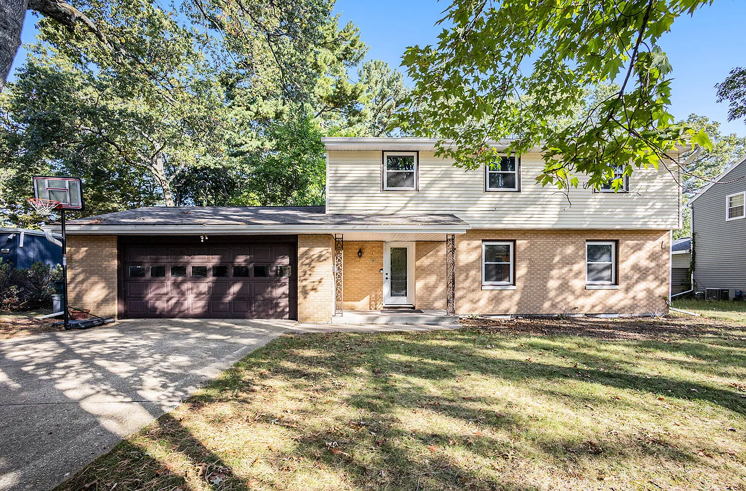 2044 Belmont Dr photo 1