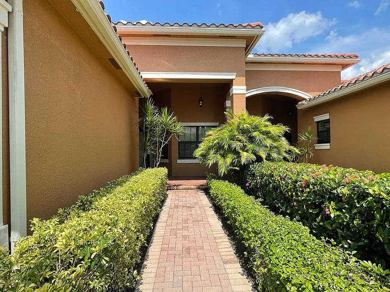 13548 Coronado Dr — Photo 2