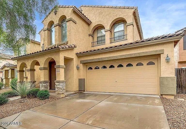 4 bed, 2.5 bath, 2162 sqft, $2,400 — Photo 1