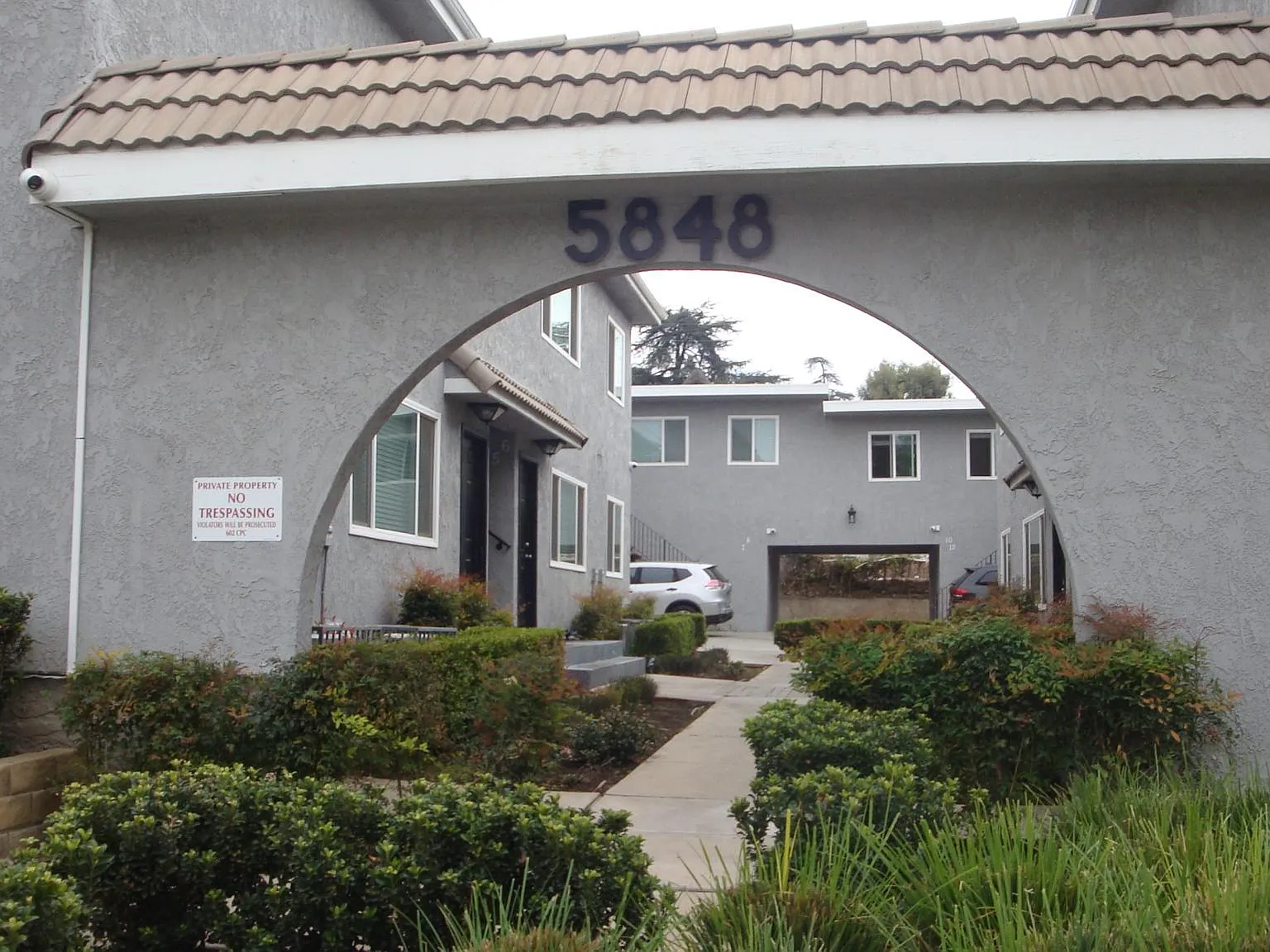 5848 Greenleaf Ave — Photo 1