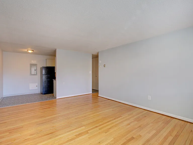 Kent Apartments — Photo 32