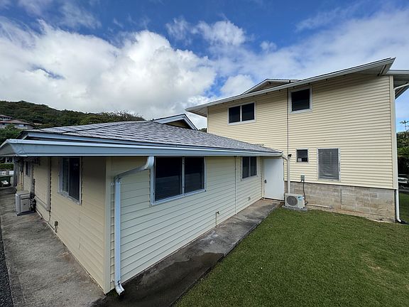 The Duplex is on the right side, separated from the main house by a locked door. This is 1 of 2 entrances, from the right side.