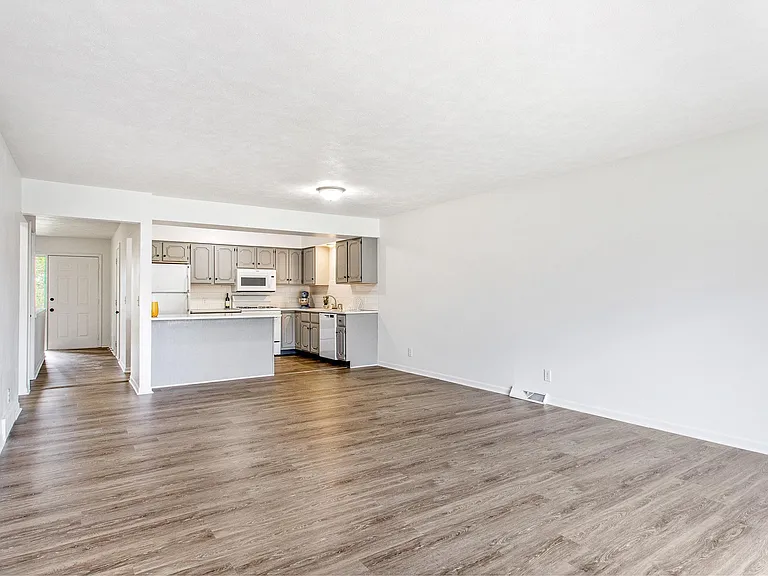 2215 Leonard St NE — Photo 6