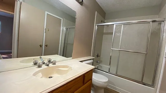 3 bed, 961 sqft, $1,700 — Photo 4