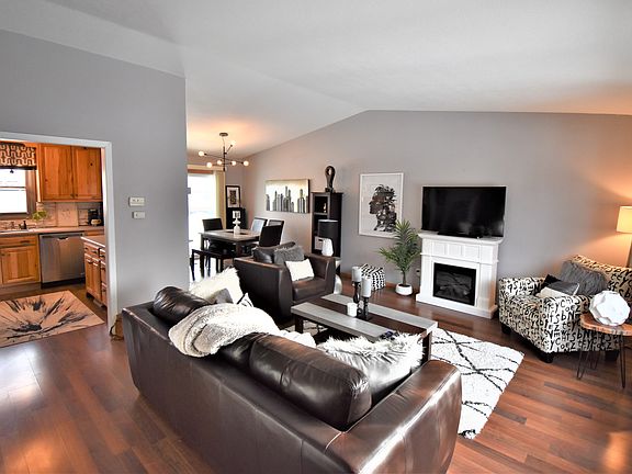 4th image of 4304 Spruce Hills Dr