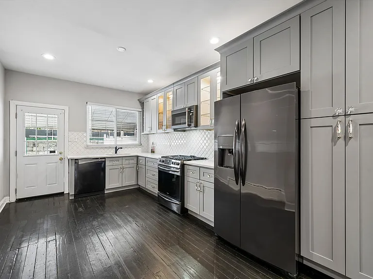 2510 E Somerset St — Photo 3