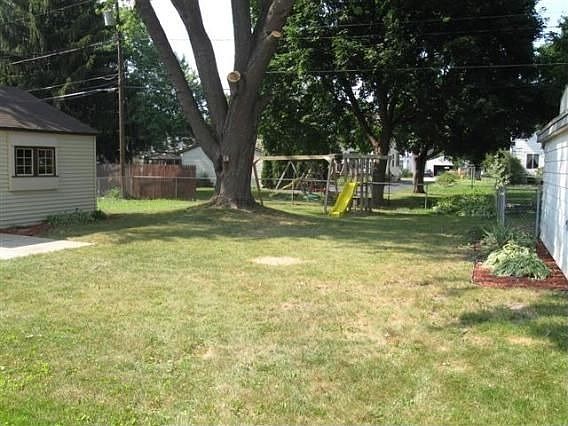 3rd image of 1131 Sherman Ave