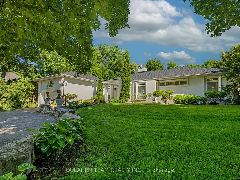 28 Uplands Ave — Photo 2