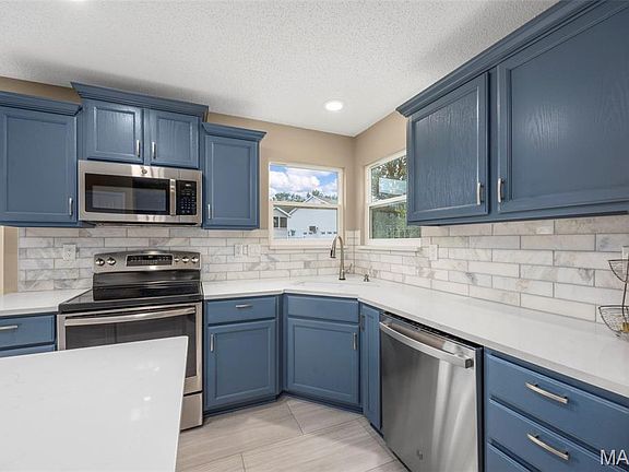 5th image of 709 Wooded Trail Ct