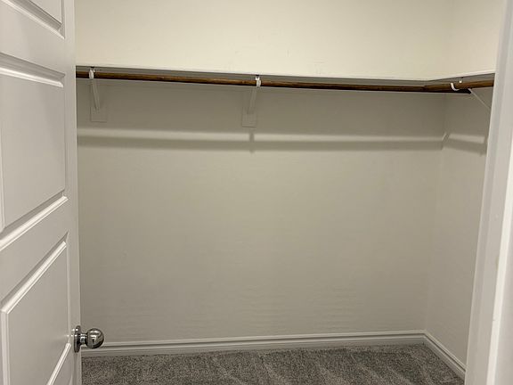 5th image of 826 Star Estates Ave